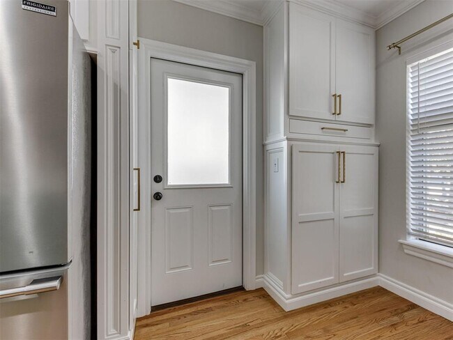 Building Photo - 2933 Cummings Dr