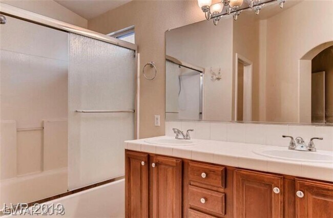 Building Photo - Renovated One Story NW Homes. Laminate Wood and Tile Flooring Throughout