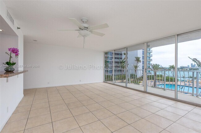 Building Photo - 7601 E Treasure Dr