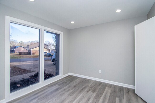 Building Photo - 20 Laver Cir