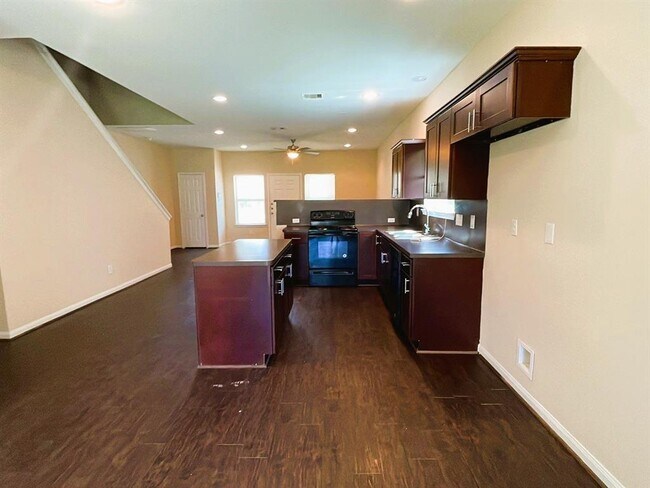 Building Photo - 8526 Homewood Ln