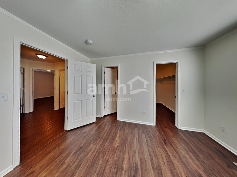 Building Photo - 4815 Talons Mark Dr