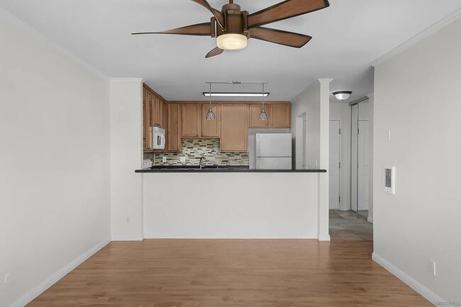 Building Photo - 3030 Suncrest Dr