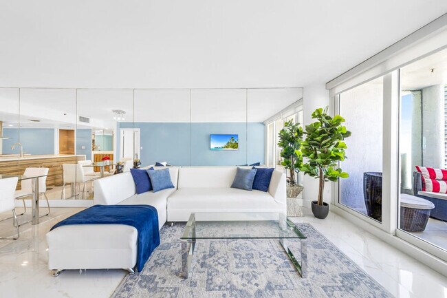 Building Photo - 1717 N Bayshore Dr