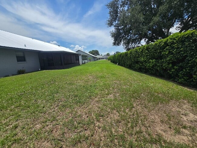 Building Photo - 2511 N Orangewood St