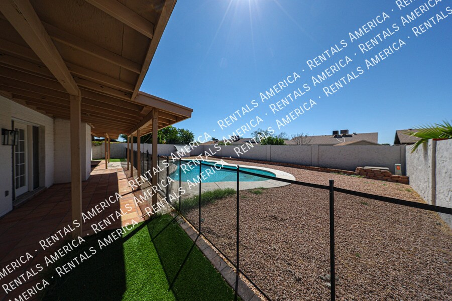 Building Photo - 2931 W Villa Maria Dr