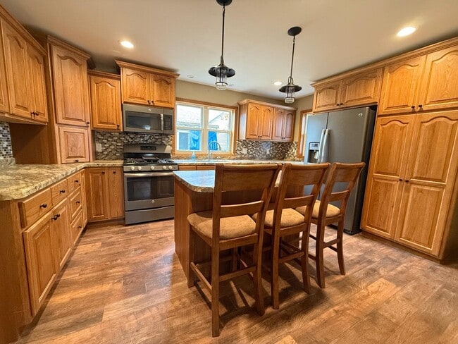 Building Photo - 1359 Oakes St