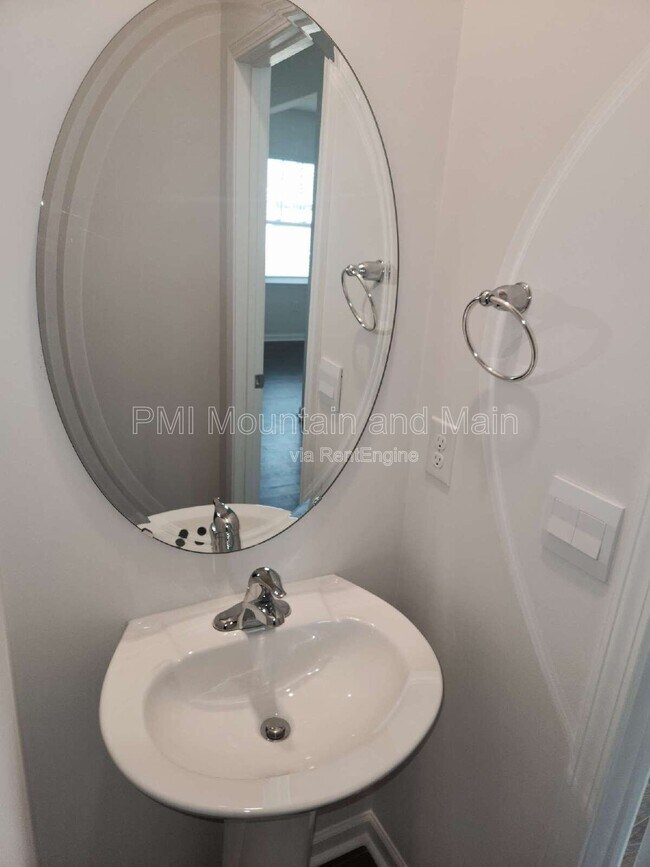 Building Photo - 92 Queen Vly Wy