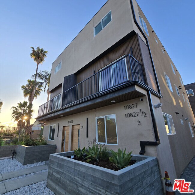 Building Photo - 10829 Peach Grove St