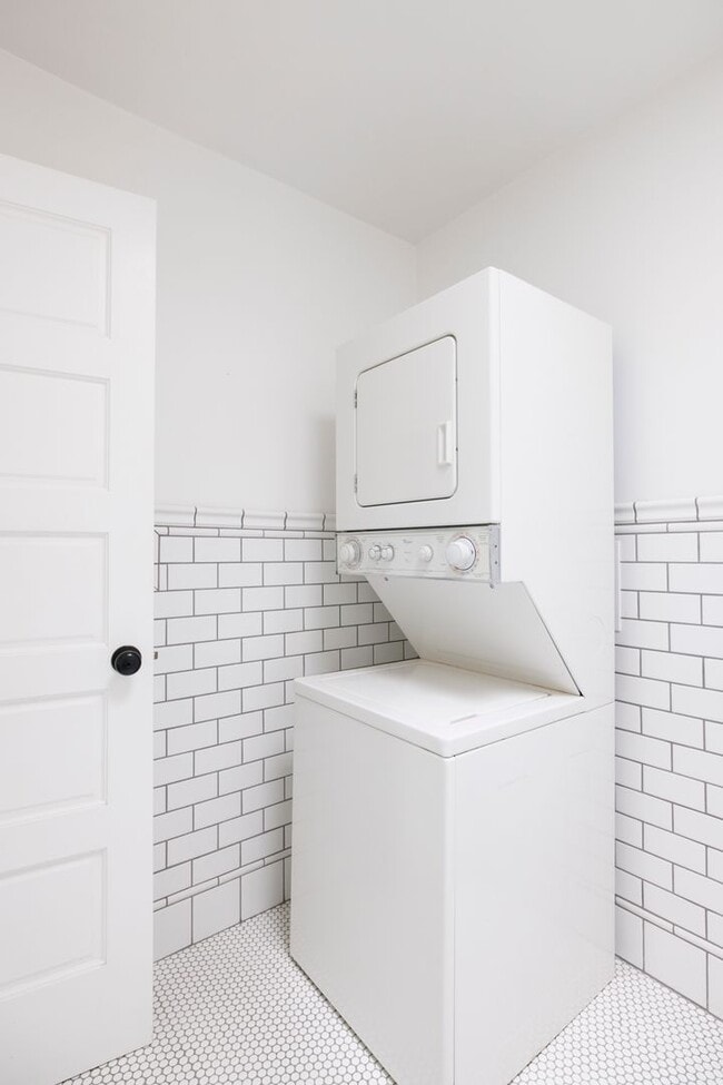 Building Photo - 2191 El Sereno Ave