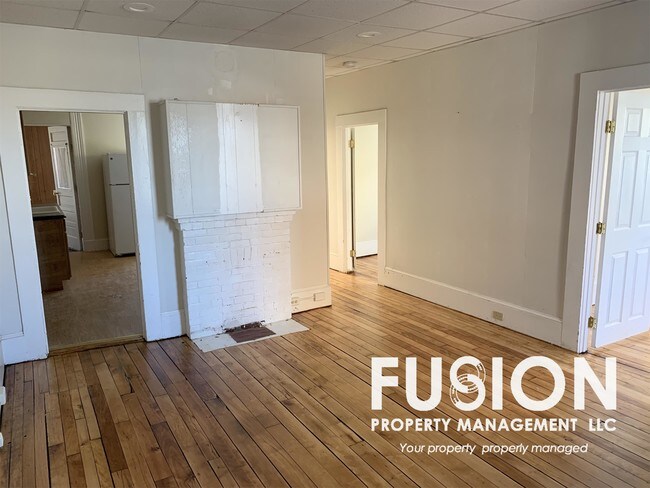 Primary Photo - 26 E Spring St
