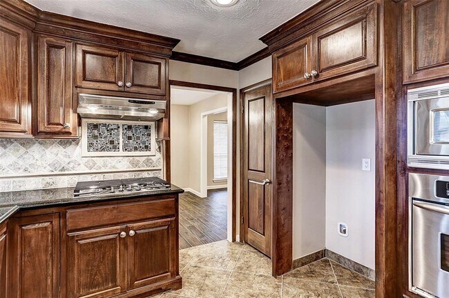 Building Photo - 6031 Cerritos Dr