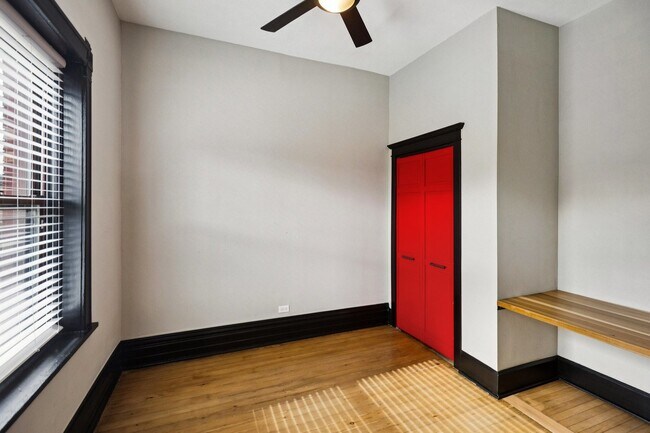 Building Photo - 2900 W Belmont Ave