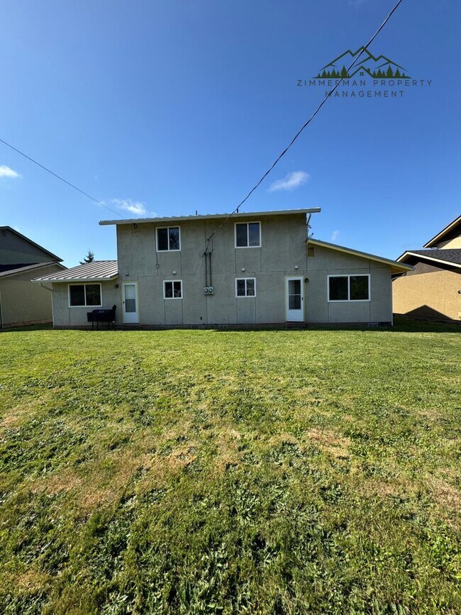 Building Photo - 2 Bedroom 1 Bath Duplex in Springfield