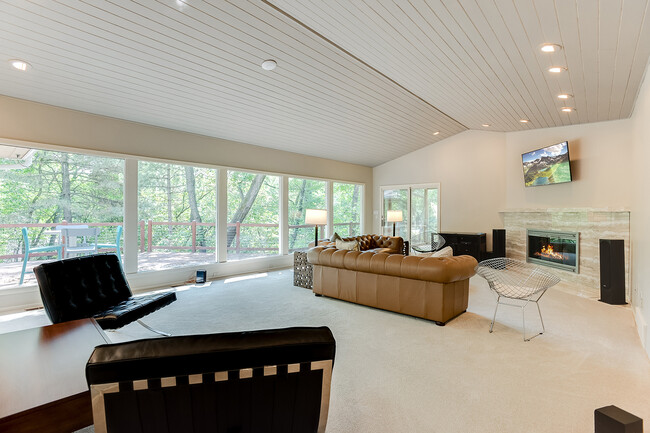 family room - 12001 Hilloway Rd W