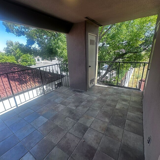 Building Photo - Must See!! Gorgeous 2 Bedroom, 2 Bathroom ...