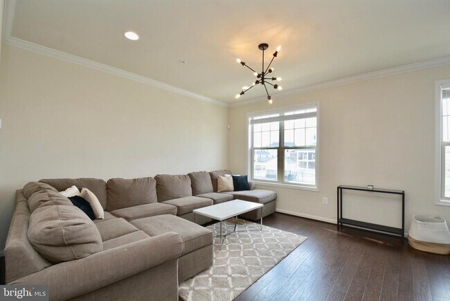 Building Photo - 22305 Broadway Ave