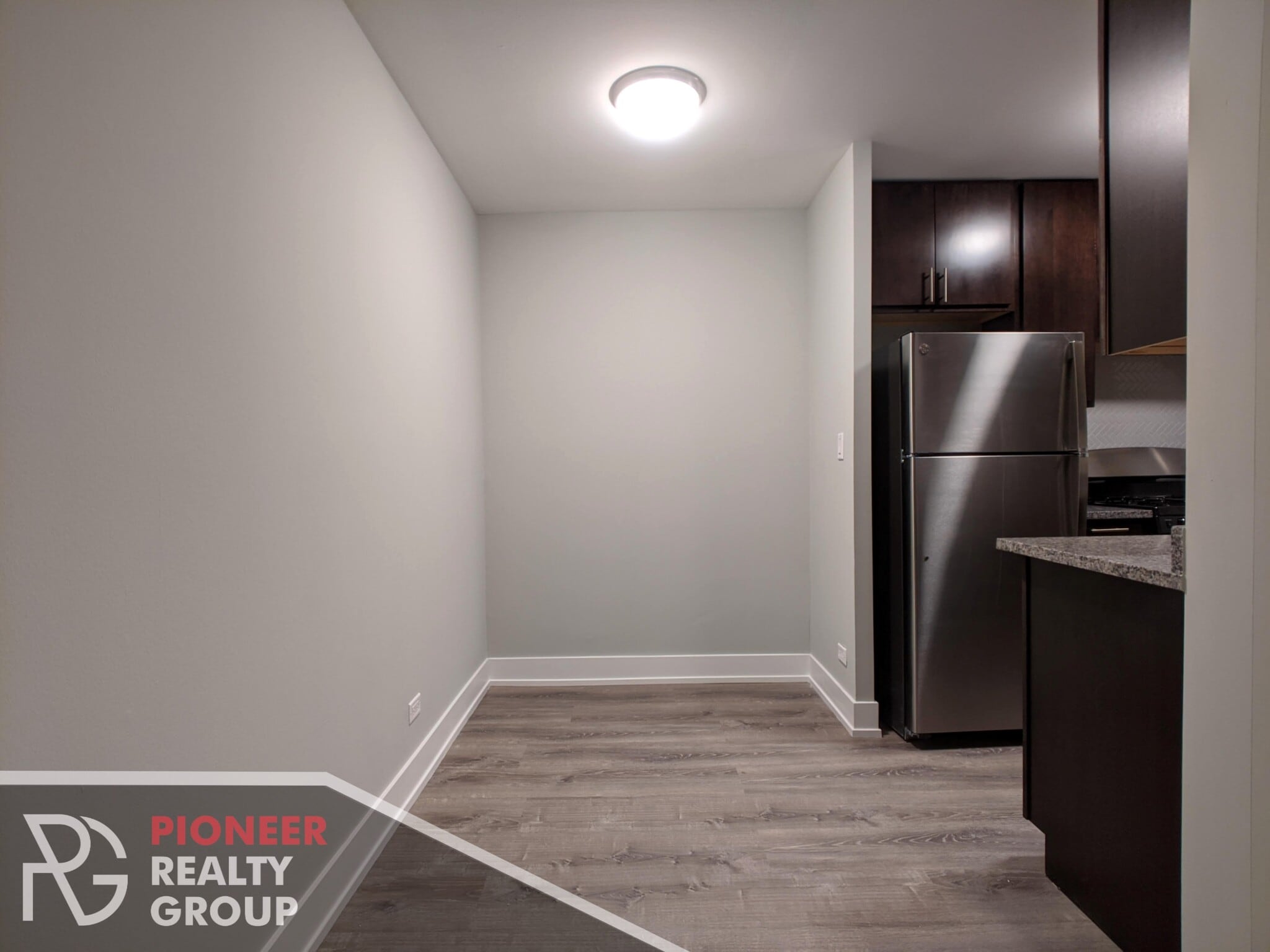 Building Photo - 542 W Surf St