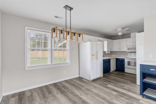 Building Photo - Pet-Friendly | Large Fenced Yard in North Wilmington