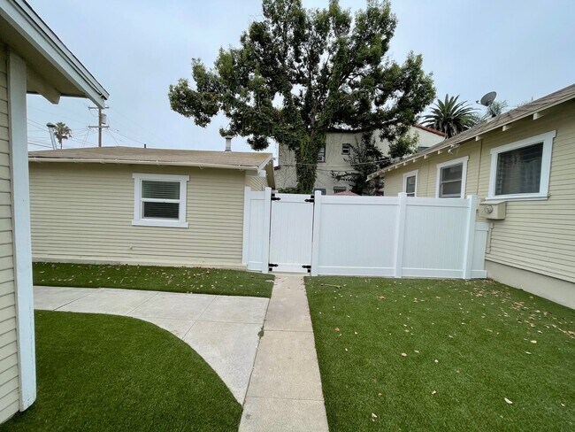 Building Photo - 316 Ximeno Ave
