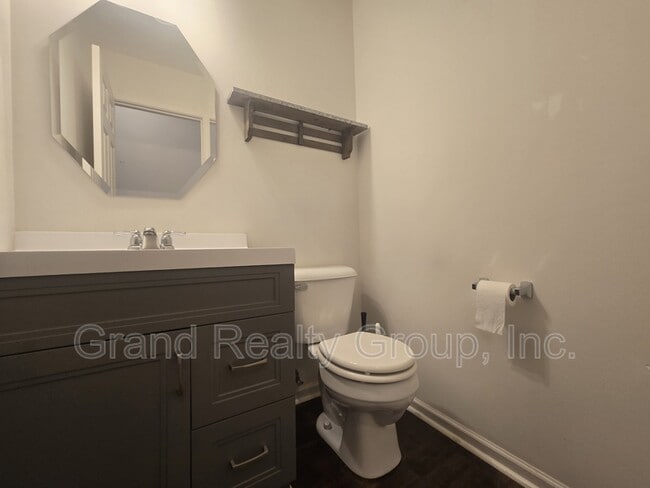 Building Photo - 376 S Jade Ln