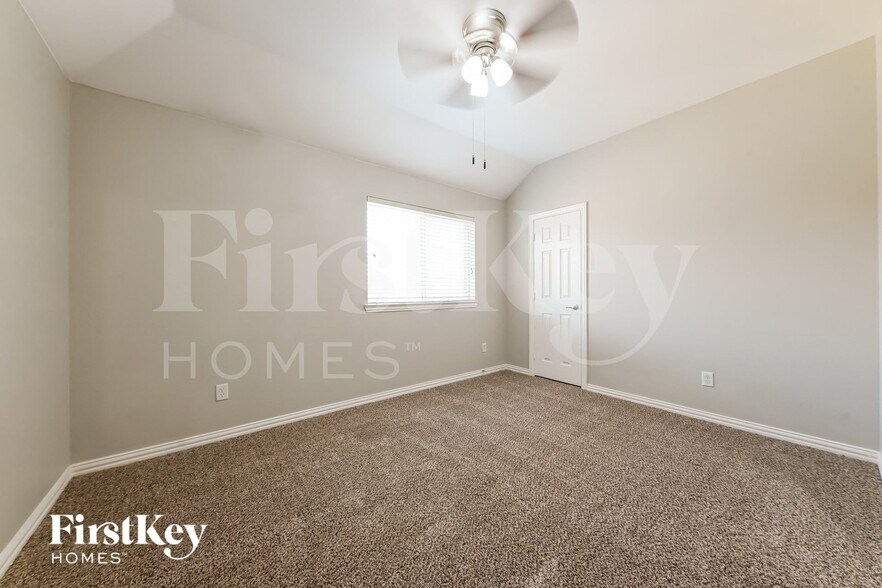 Building Photo - 3108 Silver Creek Dr