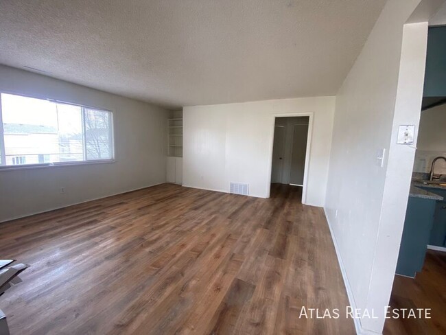 Building Photo - Beautiful spacious apartment, 2 Bed 2 bath!