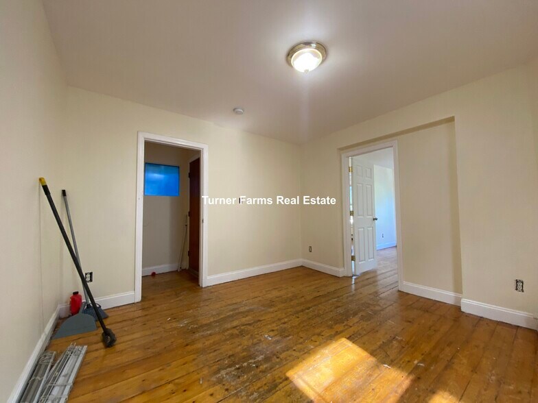 Building Photo - 65 Pleasant St