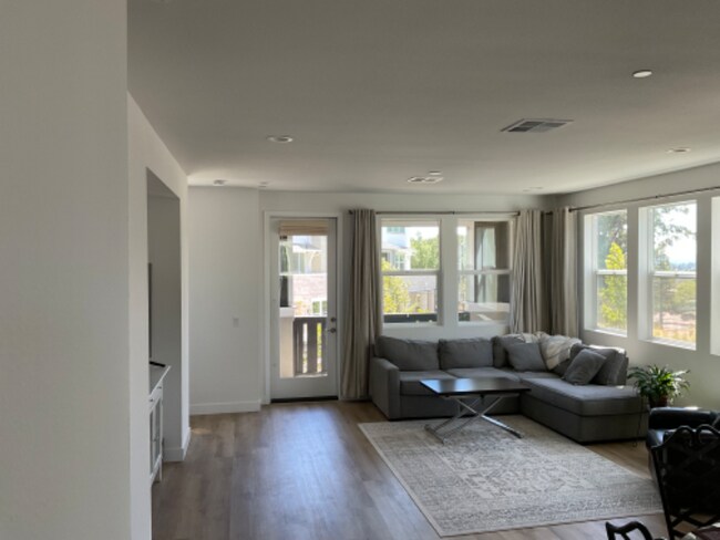 Building Photo - 231 Gambrel Cir