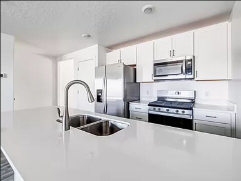 Building Photo - 1068 E Scuttlebutt Ln