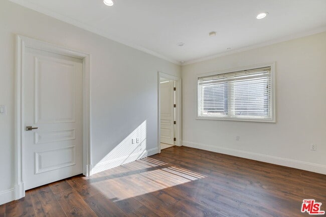 Building Photo - 918 S Wooster St