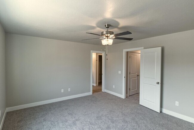 Building Photo - Brand New 3 bedroom Townhome In Cedar City...
