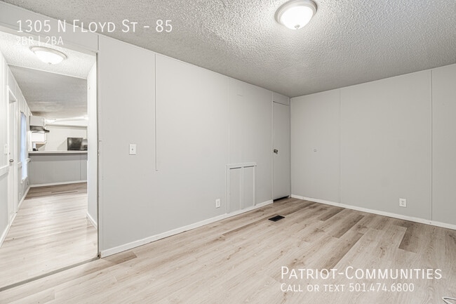 Building Photo - 1305 N Floyd St