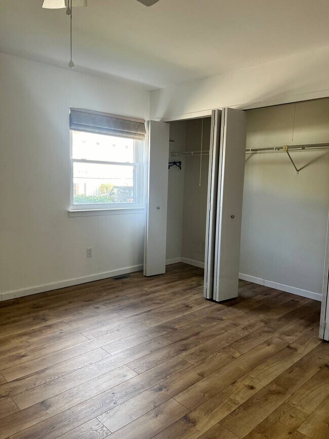 Building Photo - 1891 Vine Way Dr