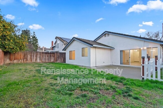 Building Photo - 165 Henry Ct