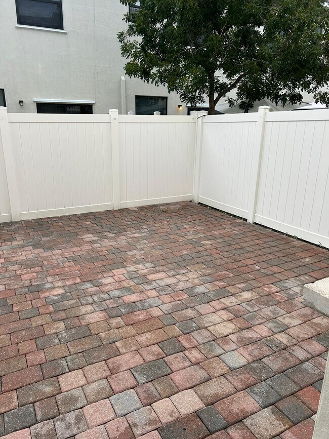 Building Photo - 9332 W 33rd Ln