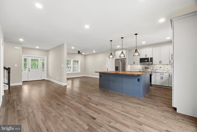 Building Photo - 474 Brightwood Rd