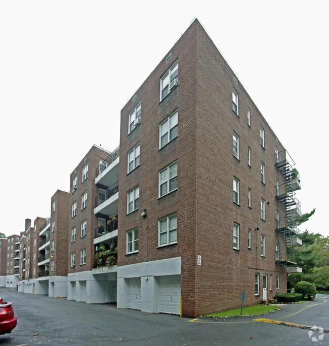 Building Photo - 110-150 Draper Ln