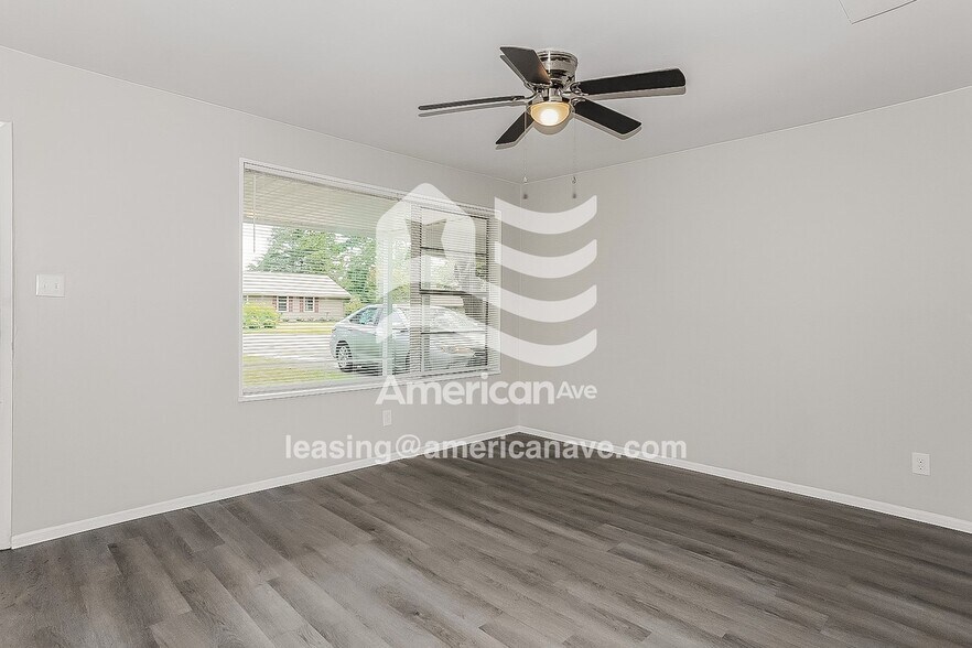 Building Photo - 674 Morton Ave NE