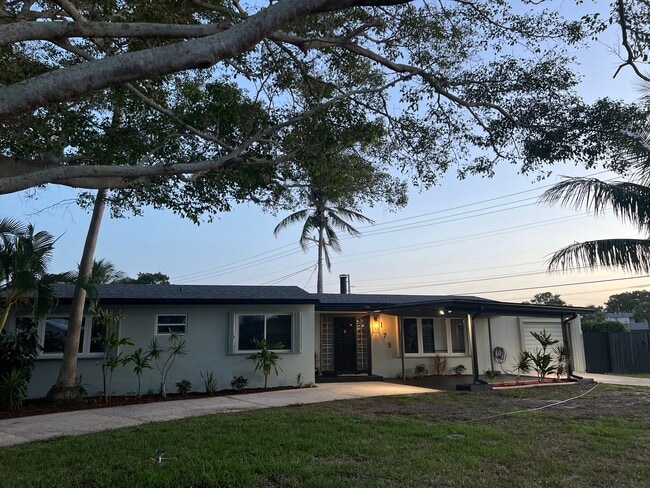 Primary Photo - 175 Melaleuca Dr