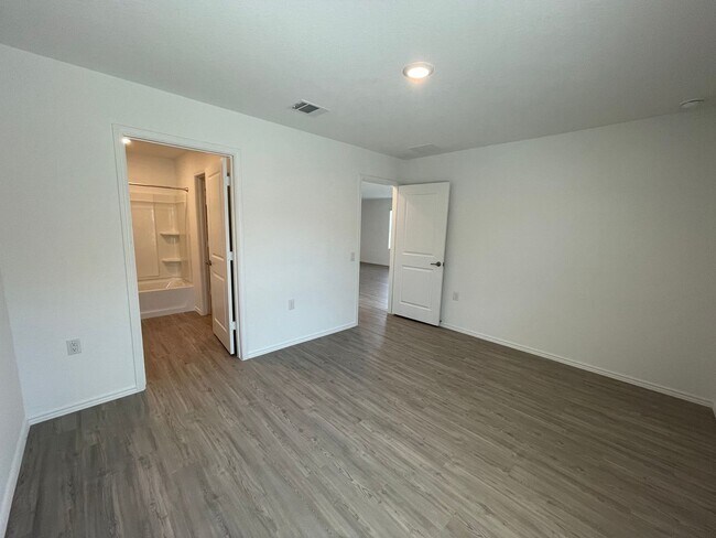 Building Photo - Beautiful 4 bedroom, 2 bathroom Home in Vida near Texas A&M San Antonio!