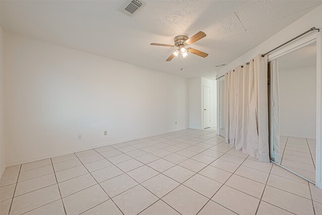 Building Photo - 3806 Embarcadero Dr