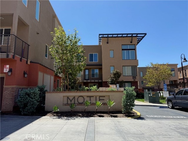 Building Photo - 422 W Rte 66