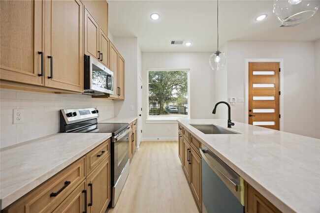 Building Photo - 8110 Brandon St