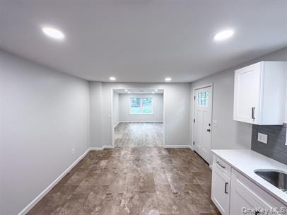 Building Photo - 453 Vineyard Ave