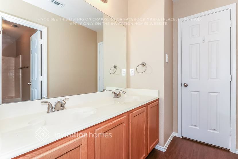 Building Photo - 2435 Buffalo Run