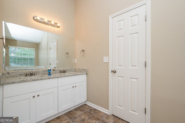 Building Photo - 6792 Foxfire Pl