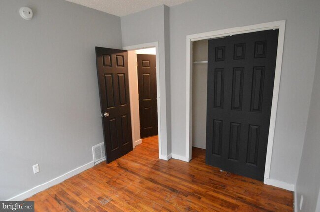 Building Photo - 428 Dickinson St