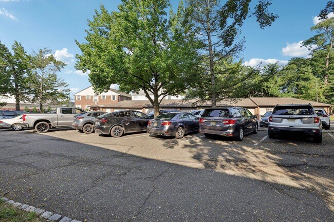 Building Photo - 14 A Lakeside Dr