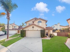 Building Photo - Beautiful 4BR/2.5BA Home Featuring a Large...